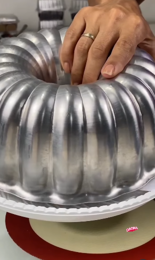 Atenção: amanhã é dia de encarar a labuta de novo! 😂